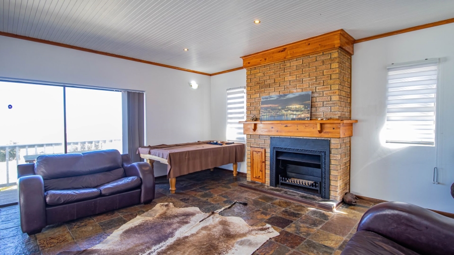 4 Bedroom Property for Sale in Pearl Bay Western Cape